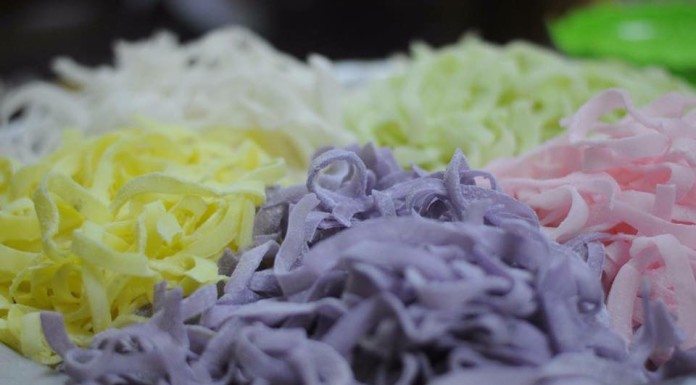 Cách làm mứt dừa ngũ sắc được tạo màu từ các nguyên liệu tự nhiên