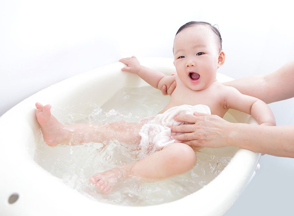 Những lưu ý khi mở dịch vụ tắm cho bé sơ sinh