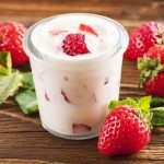 Hoàn thành món sữa chua uống Yakult thơm ngon, đẹp dáng